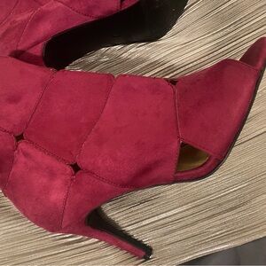 Chic fushia glamour Date night Y2K Pop Princess Suede Heels size 11 New!